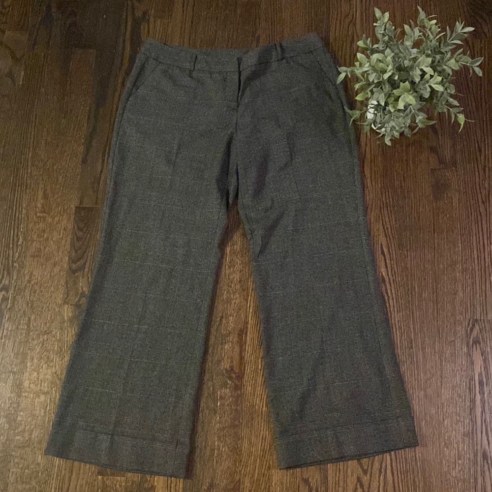 Like NEW! New York & Co black plaid dress pant in size 12 petite.